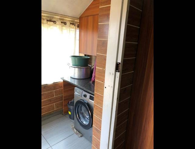 5 BEDROOM HOUSE FOR SALE IN RHODESFIELD